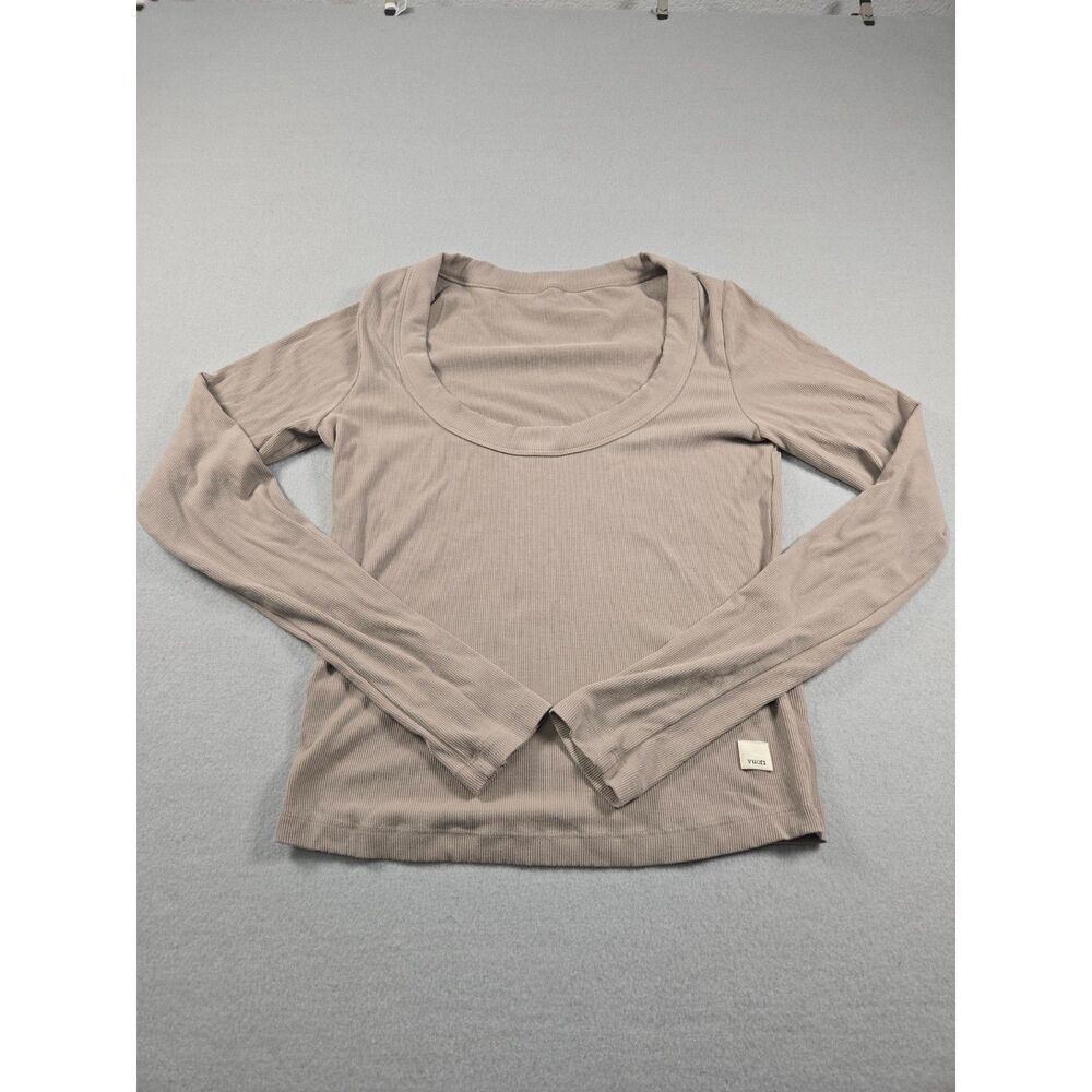 Vuori Women’s Long Sleeve Ribbed Top – Size Medium – Taupe